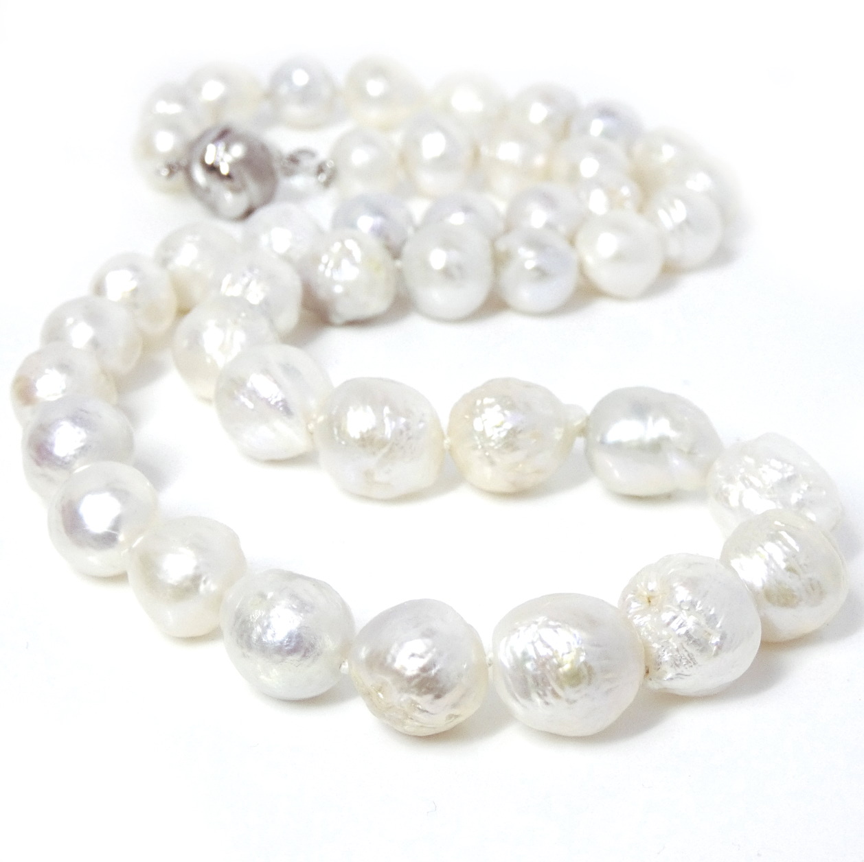 White Ripple Pearls Necklace
